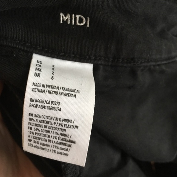 American Eagle Black Midi shorts - Picture 3 of 3